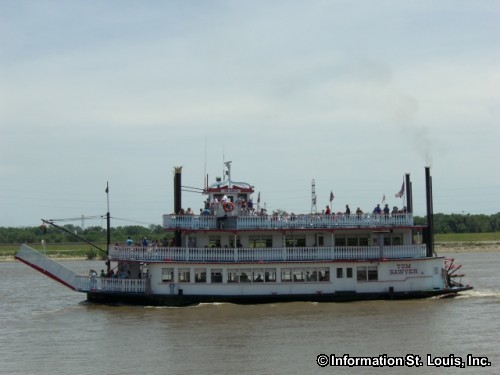 Gateway Arch Riverboat Cruises in St Louis City